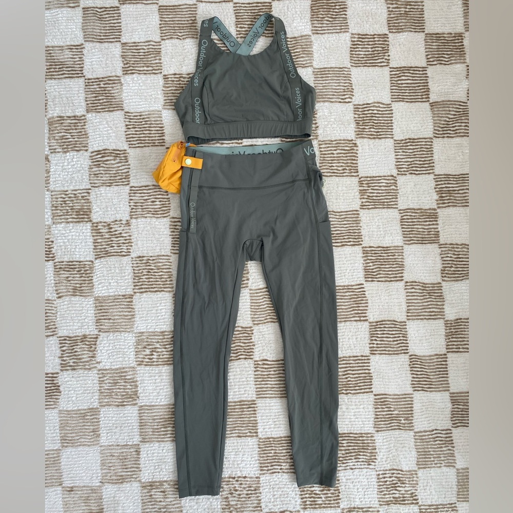 Outdoor Voices snacking matching set! Medium